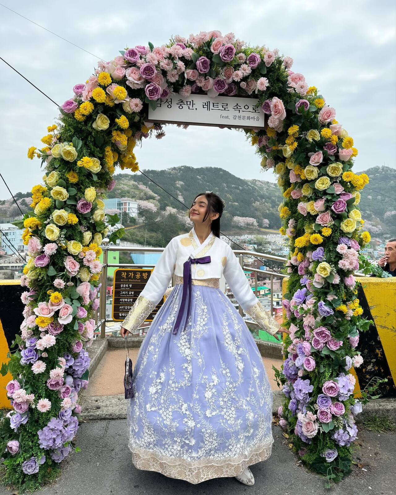 Whenever in Korea, the diva truly lives her K Drama moment and her stunning appearance in their traditional hanbok proves it. A hanbok is traditional style of clothing, which comprises long high-waisted skirts, worn during formal occasions. 